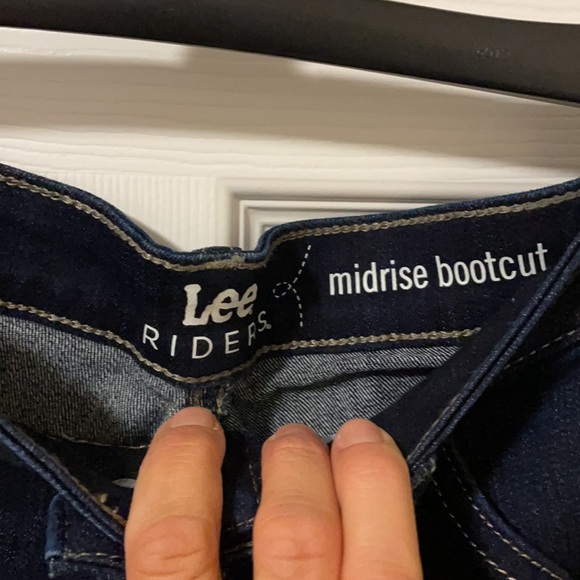 EUC like new women’s dark bootcut jeans - Picture 2 of 4